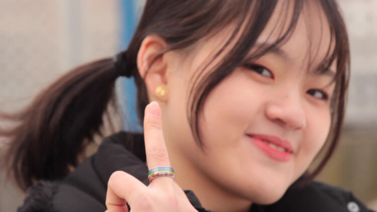 Asian fem with middle finger up